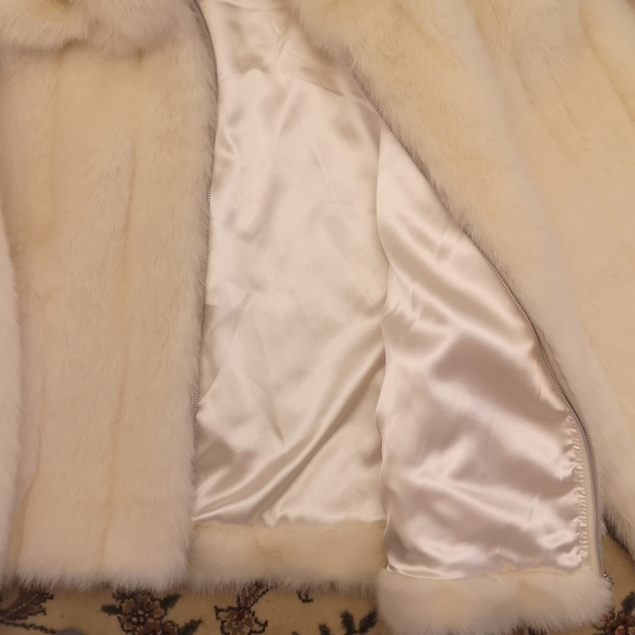 Elegant and beautiful ladies jacket size xl - Picture 4 of 4